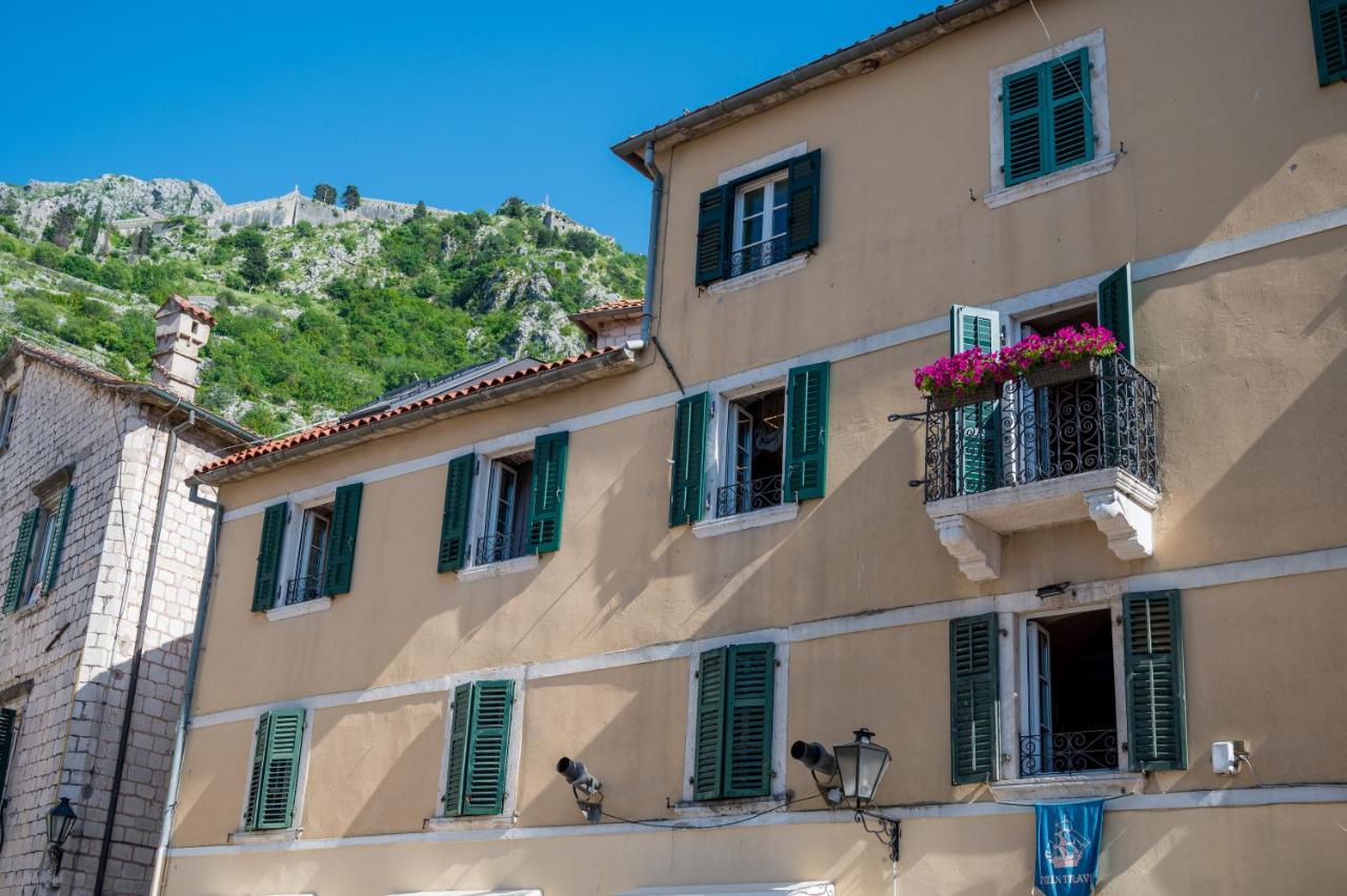 Apartments Hun Kotor Eksteriør billede